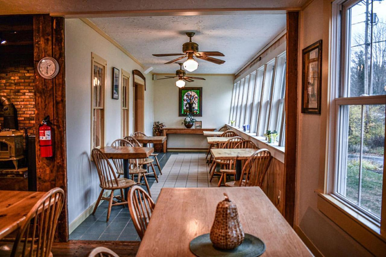 Brook Road Inn Goshen Eksteriør bilde