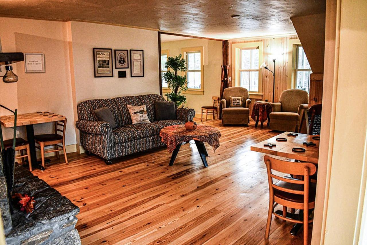 Brook Road Inn Goshen Eksteriør bilde