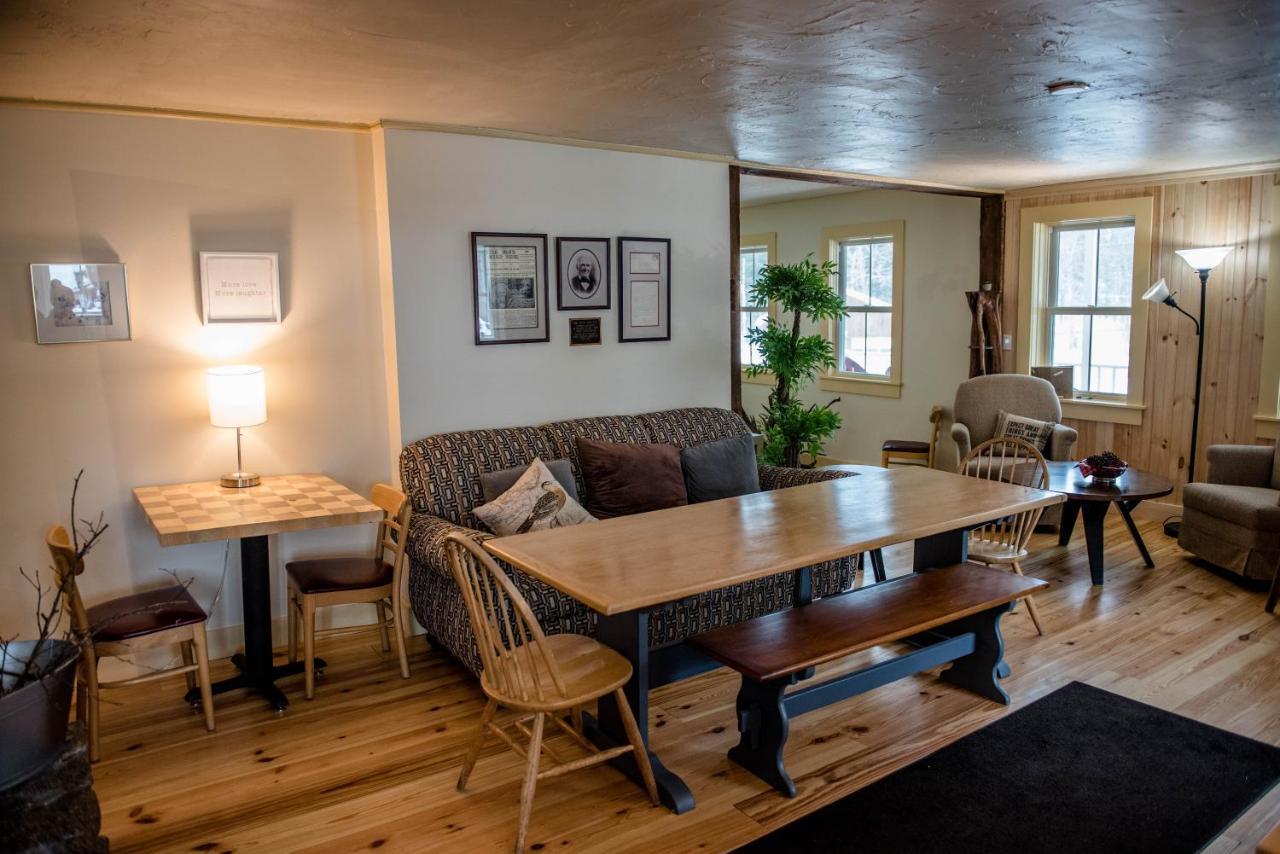 Brook Road Inn Goshen Eksteriør bilde