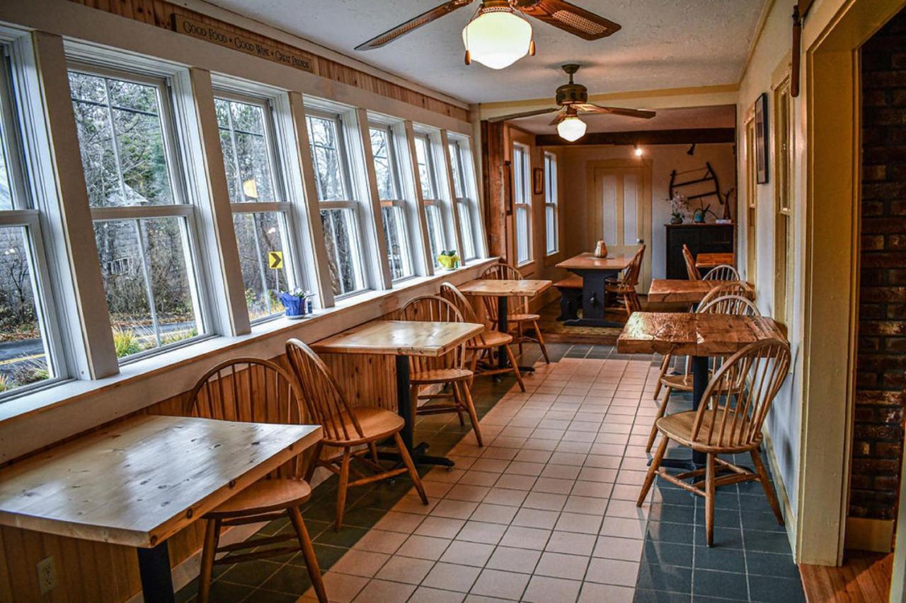 Brook Road Inn Goshen Eksteriør bilde